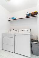 Stylish 4br 2.5ba Haven In Houston 4 Bedroom Home by RedAwning