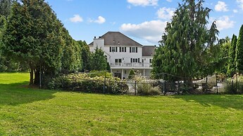 Enchanting Paradise With Pool & Hot Tub 4 Bedroom Home by RedAwning