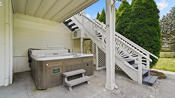 Enchanting Paradise With Pool & Hot Tub 4 Bedroom Home by RedAwning