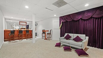 Enchanting Paradise With Pool & Hot Tub 4 Bedroom Home by RedAwning