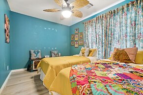 Eclectic Oasis: Artful & Colorful Comfort 3 Bedroom Home