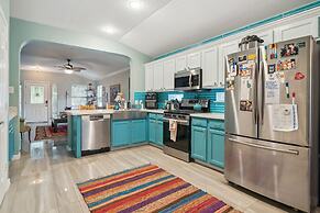 Eclectic Oasis: Artful & Colorful Comfort 3 Bedroom Home