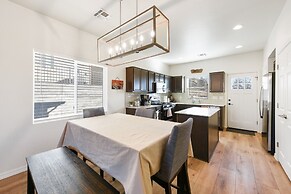 Breezy Pines Getaway 3 Bedroom Home by RedAwning