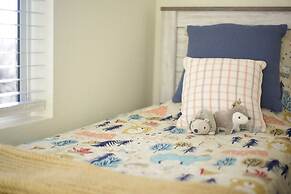 Breezy Pines Getaway 3 Bedroom Home by RedAwning