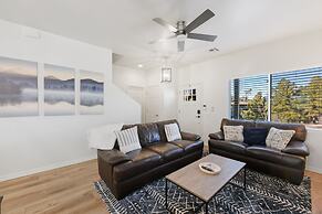 Breezy Pines Getaway 3 Bedroom Home by RedAwning