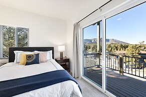 Breezy Pines Getaway 3 Bedroom Home by RedAwning