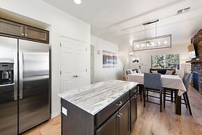 Breezy Pines Getaway 3 Bedroom Home by RedAwning