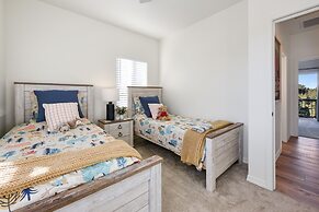 Breezy Pines Getaway 3 Bedroom Home by RedAwning