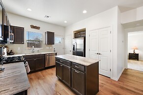 Breezy Pines Getaway 3 Bedroom Home by RedAwning