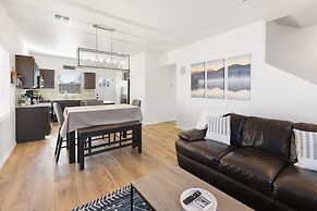 Breezy Pines Getaway 3 Bedroom Home by RedAwning