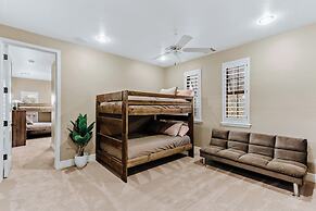 Luxury Retreat With Heated Pool & Hidden Game Room 6 Bedroom Home by R