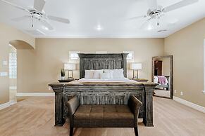 Luxury Retreat With Heated Pool & Hidden Game Room 6 Bedroom Home by R