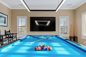 Luxury Retreat With Heated Pool & Hidden Game Room 6 Bedroom Home by R