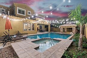 Luxury Retreat With Heated Pool & Hidden Game Room 6 Bedroom Home by R