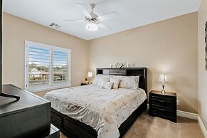 Luxury Retreat With Heated Pool & Hidden Game Room 6 Bedroom Home by R