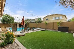 Luxury Retreat With Heated Pool & Hidden Game Room 6 Bedroom Home by R