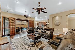 Luxury Retreat With Heated Pool & Hidden Game Room 6 Bedroom Home by R