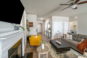 Charming Retreat: Cozy & Stylish Home 4 Bedroom Home