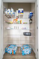 Charming Retreat: Cozy & Stylish Home 4 Bedroom Home