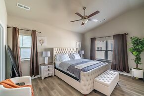 Charming Retreat: Cozy & Stylish Home 4 Bedroom Home