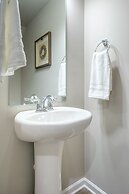 Charming Retreat: Cozy & Stylish Home 4 Bedroom Home