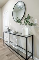 Charming Retreat: Cozy & Stylish Home 4 Bedroom Home