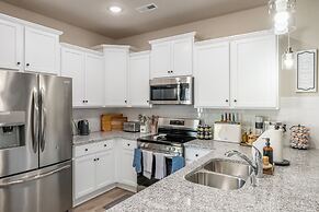 Charming Retreat: Cozy & Stylish Home 4 Bedroom Home