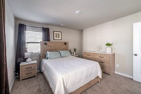 Charming Retreat: Cozy & Stylish Home 4 Bedroom Home