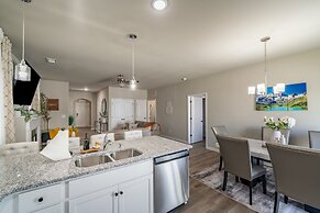 Charming Retreat: Cozy & Stylish Home 4 Bedroom Home