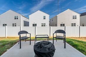 Charming Retreat: Cozy & Stylish Home 4 Bedroom Home