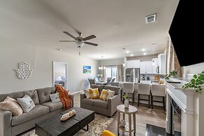 Charming Retreat: Cozy & Stylish Home 4 Bedroom Home