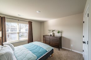 Charming Retreat: Cozy & Stylish Home 4 Bedroom Home