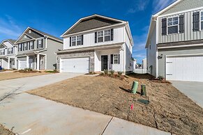 Charming Retreat: Cozy & Stylish Home 4 Bedroom Home