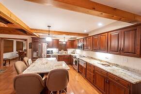 Champion Charmer Spacious Backyard W/ Grill 3 Bedroom Home