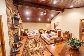 Champion Charmer Spacious Backyard W/ Grill 3 Bedroom Home
