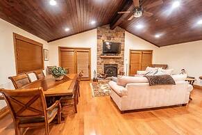 Champion Charmer Spacious Backyard W/ Grill 3 Bedroom Home