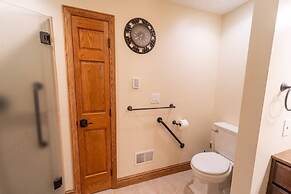 Champion Charmer Spacious Backyard W/ Grill 3 Bedroom Home