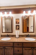 Champion Charmer Spacious Backyard W/ Grill 3 Bedroom Home