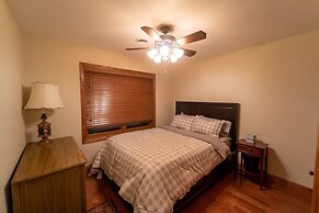 Champion Charmer Spacious Backyard W/ Grill 3 Bedroom Home