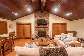 Champion Charmer Spacious Backyard W/ Grill 3 Bedroom Home