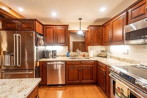 Champion Charmer Spacious Backyard W/ Grill 3 Bedroom Home