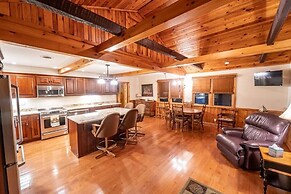 Champion Charmer Spacious Backyard W/ Grill 3 Bedroom Home