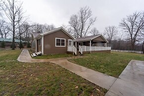 Champion Charmer Spacious Backyard W/ Grill 3 Bedroom Home