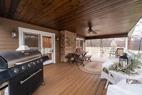 Champion Charmer Spacious Backyard W/ Grill 3 Bedroom Home