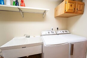 Champion Charmer Spacious Backyard W/ Grill 3 Bedroom Home