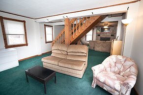 The Valley Home 2 Bedroom Home by RedAwning