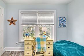 Beach Bliss: 4br Beach Access Kayak Wi-fi 4 Bedroom Home by RedAwning