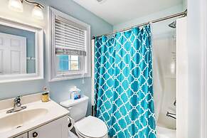 Beach Bliss: 4br Beach Access Kayak Wi-fi 4 Bedroom Home by RedAwning