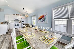 Beach Bliss: 4br Beach Access Kayak Wi-fi 4 Bedroom Home by RedAwning