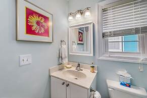 Beach Bliss: 4br Beach Access Kayak Wi-fi 4 Bedroom Home by RedAwning